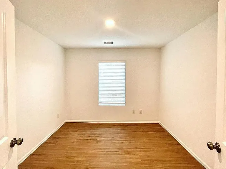 1499 Twilight Green Dr — Photo 11