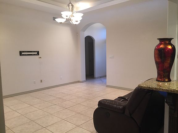 5th image of 4912 La Vista St