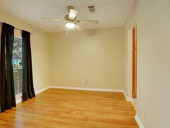 4th image of 306 Driftwood Cir