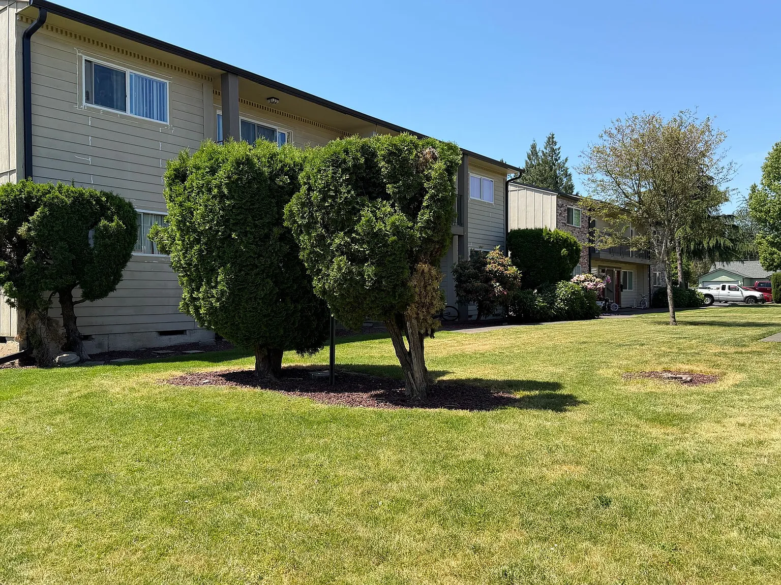 Comfortable Beaverton Living in a Convenient Location! — Photo 1