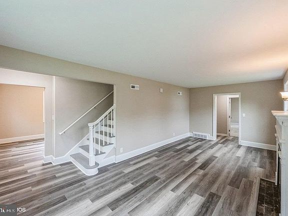 5th image of 914 Marye St