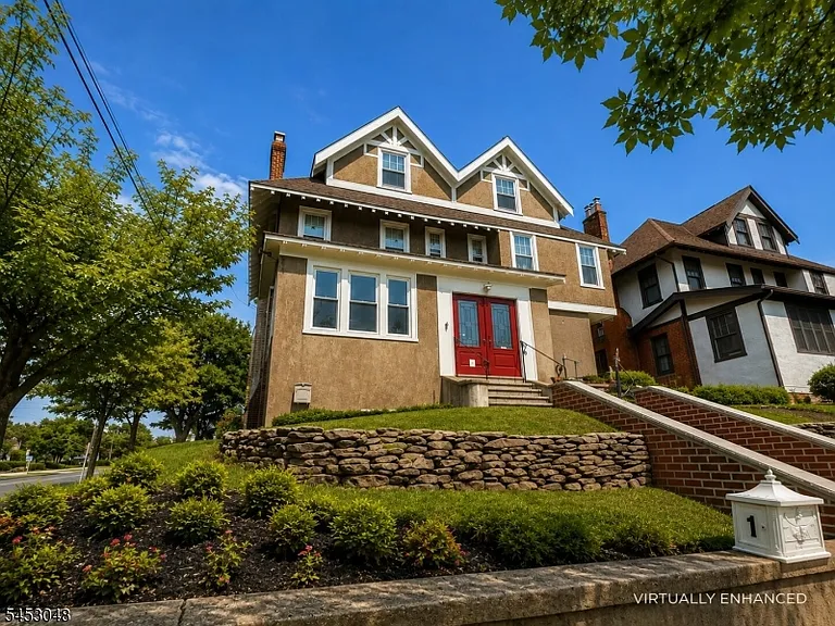 2 Cloverhill Pl #1 — Photo 2