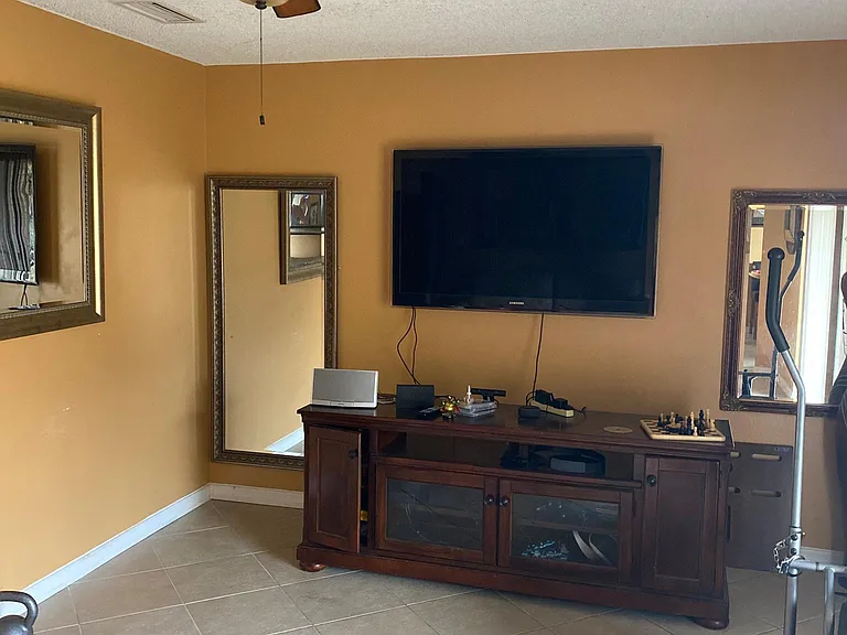 202 Lewfield Cir — Photo 8