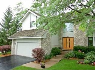 22 Rodeo Dr, Burr Ridge, IL 60527