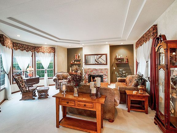 3rd image of 292 NW Carmel Cir