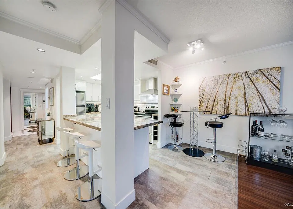 1050 Burrard St #7