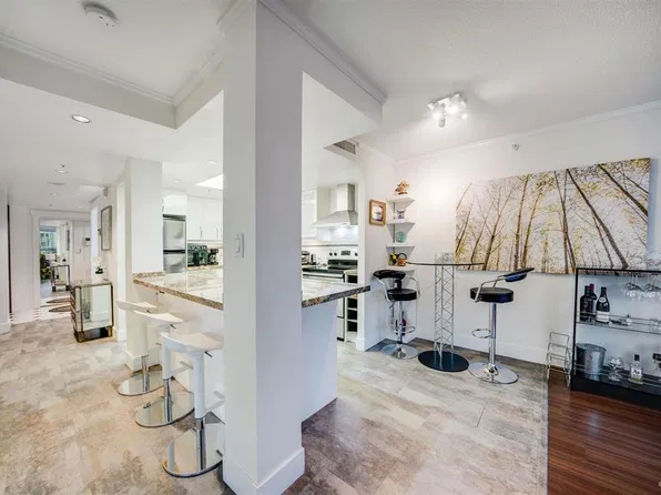 1050 Burrard St #7, Vancouver, BC V6Z 2S3