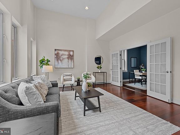 4th image of 12 E Mount Vernon Pl Unit 102