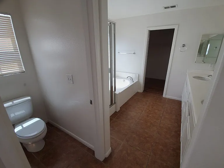 453 Cornwall Gln — Photo 10