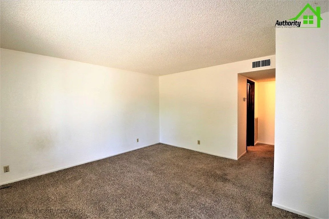 2 bed, 1.0 bath, 950 sqft, $1,195 — Photo 4