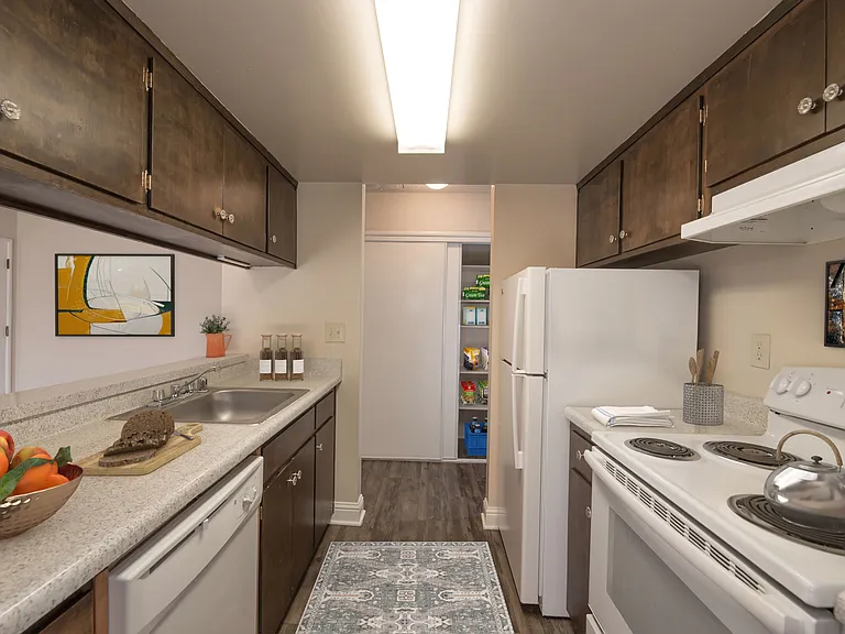 Fulton Oaks Apartments — Photo 4
