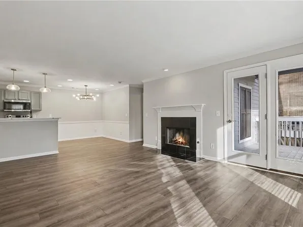 225 Warm Springs Cir, Roswell, GA 30075