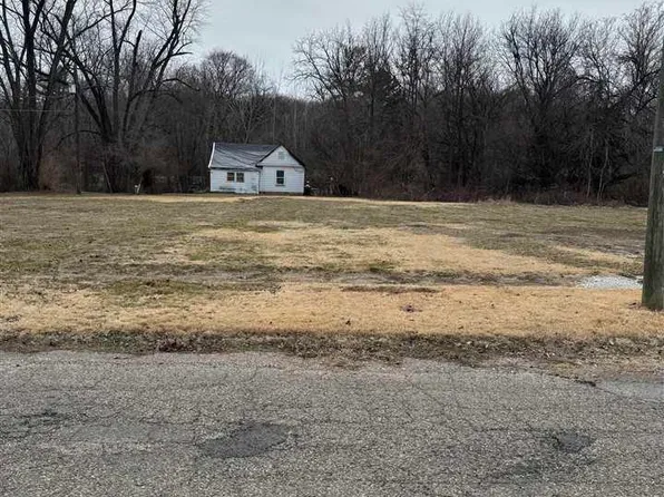 532 N 10th St, Clinton, IN 47842