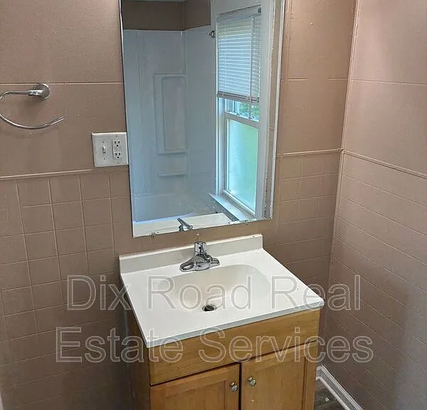 2240 Lakeview Ave — Photo 10