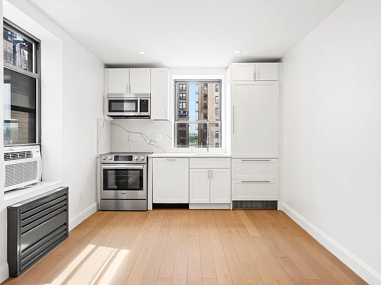 915 W End Ave #806 — Photo 3