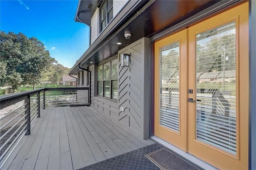 5 bed, 4.5 bath, 3834 sqft, $5,500 — Photo 2