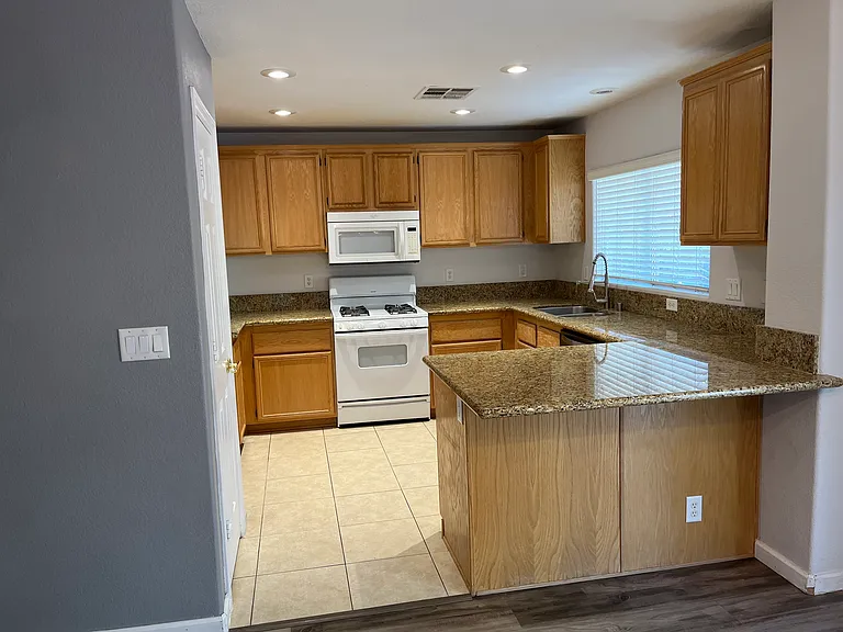 2412 Ember Mist Ct — Photo 5