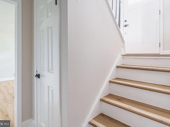 4th image of 421 N School Ln