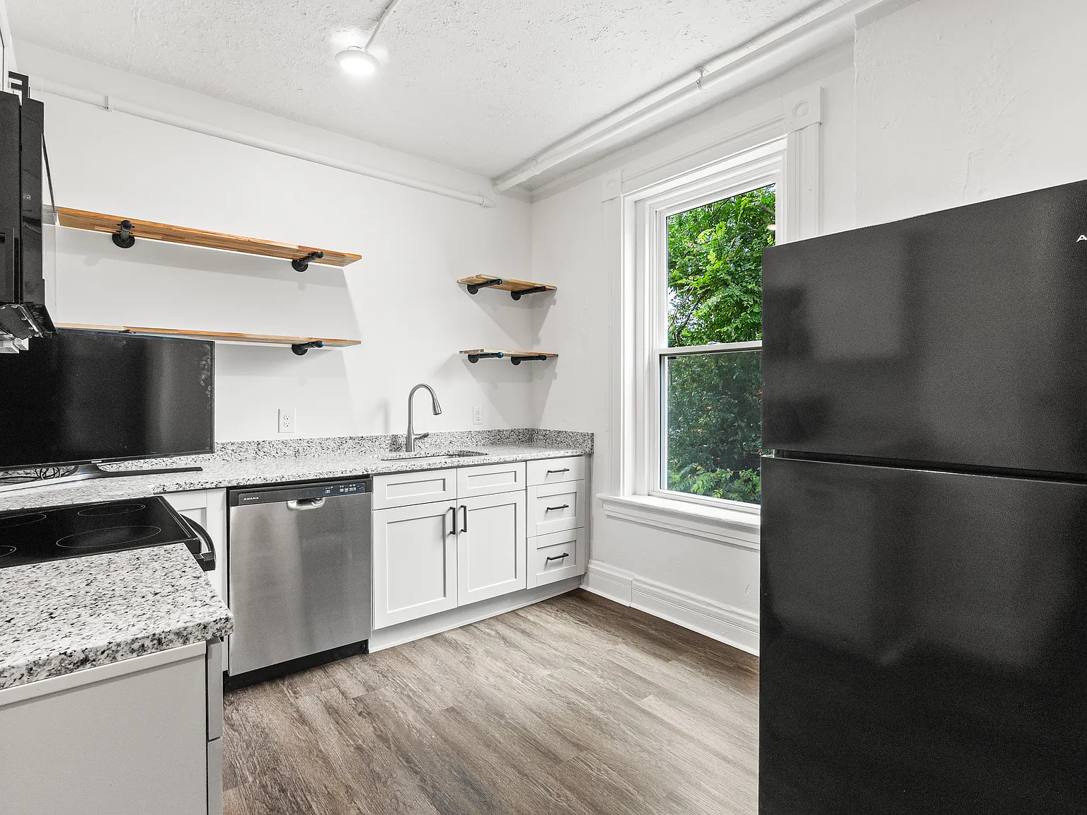 Studio, 400 sqft, $950 — Photo 4