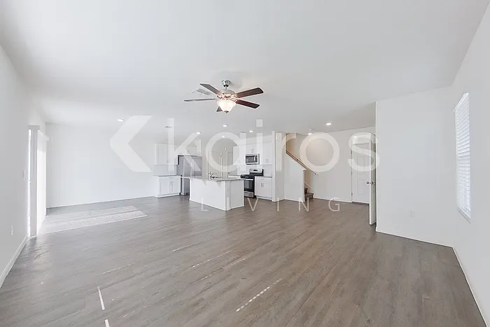 4 bed, 2.5 bath, 2007 sqft, $2,175 — Photo 2