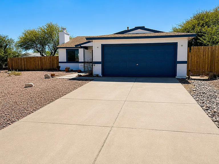 1815 W Holland Dr — Photo 9
