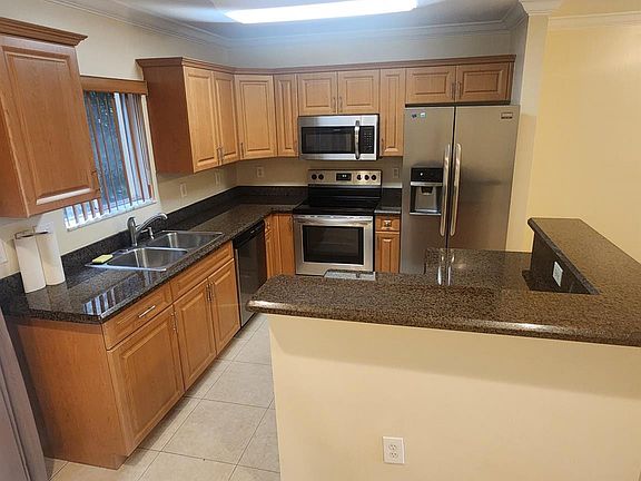 4th image of 6621 SW 49th Court