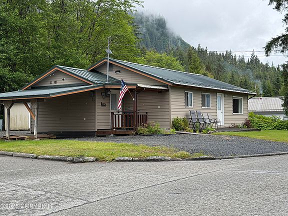 2nd image of 834 Case Ave
