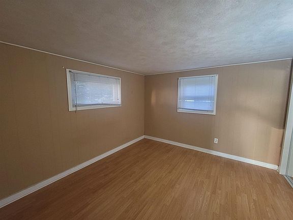4th image of 10220 E Muncie St