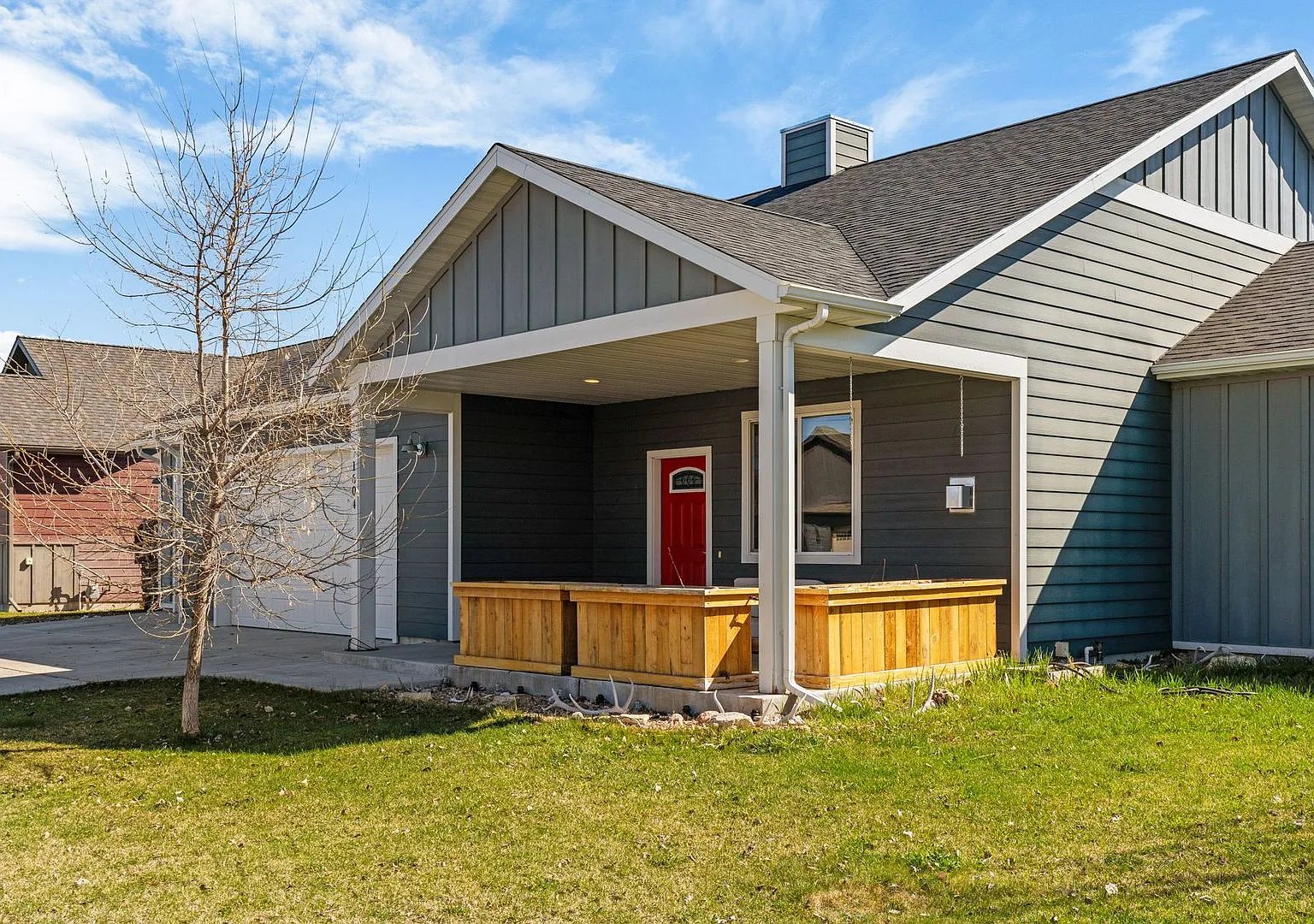 Gorgeous 4 Bedroom Home in Ryen Glenn — Photo 2