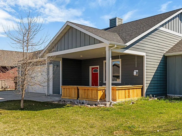 1604 Drummond Blvd — Photo 2