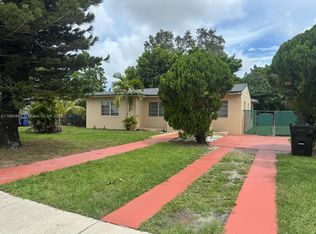860 NE 164th St, North Miami Beach, FL 33162