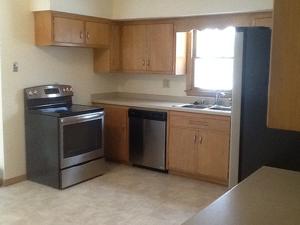 2nd image of 1551 Magnolia Dr