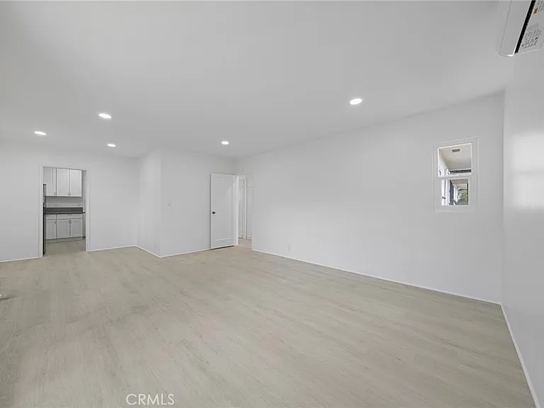 9050 Huntington Dr — Photo 8