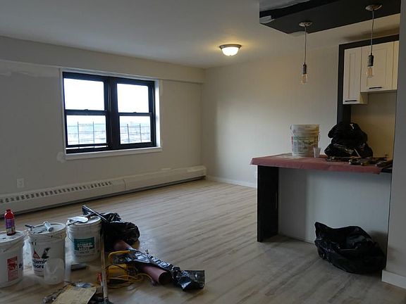 5th image of 111 Wadsworth Ave APT 24F