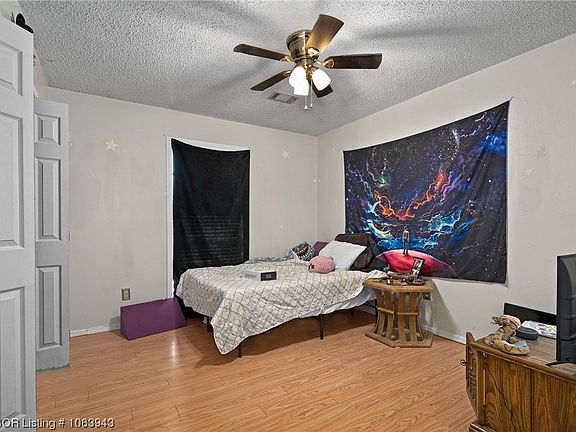 3rd image of 124 Maple Shade Rd