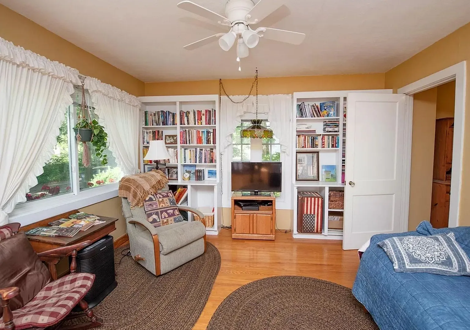 2 bedroom House On Campus (Available for 3 People) — Photo 3