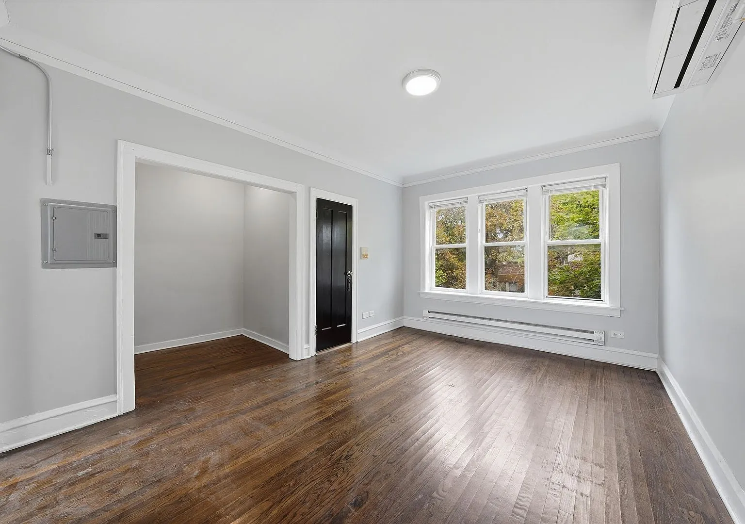 Cozy 1-Bedroom Apartment with Office Nook Your Perfect Home Awaits! — Photo 3