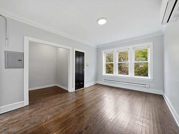 3rd image of 841 E 80th St #3