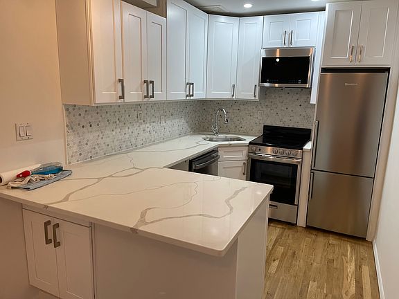 3rd image of 248 W 14th St Fl 4
