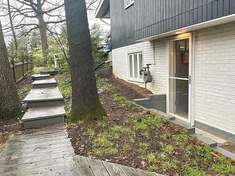 11825 Falls Rd #L101 — Photo 24