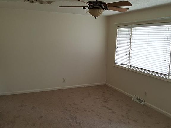 2nd image of 203 Craig St