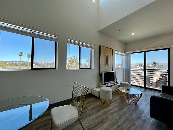 4th image of 3743 Midvale Ave #402