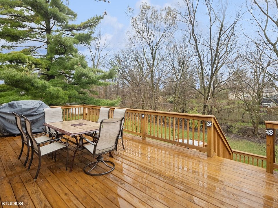 2nd image of 917 Valley Ln