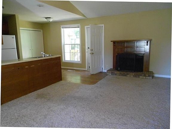 3rd image of 144 Cunningham Pl