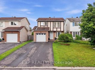 1044 Arrowhead Pl, Ottawa, ON K1C2S4