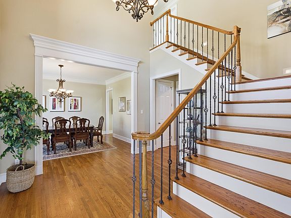 5th image of 70 Bellegarde Dr