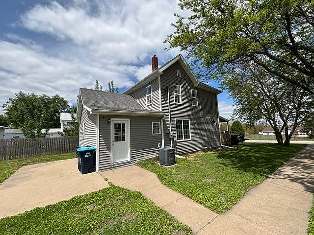 1st image of 411 E Jayne St