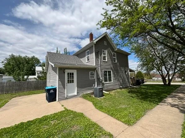 411 E Jayne St, Lone Tree, IA 52755