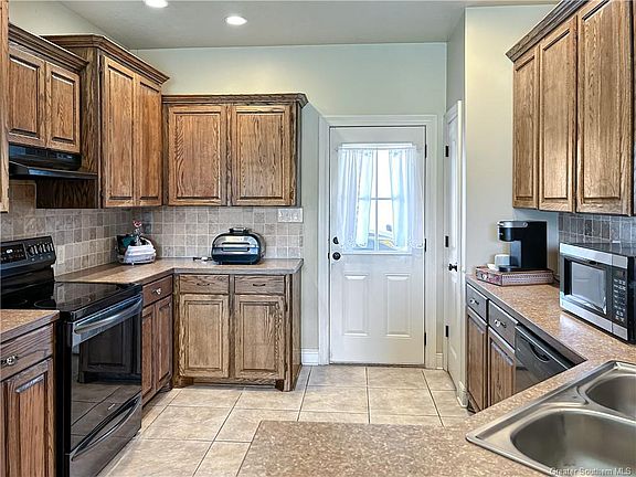 3rd image of 1014 Wineberry Ln