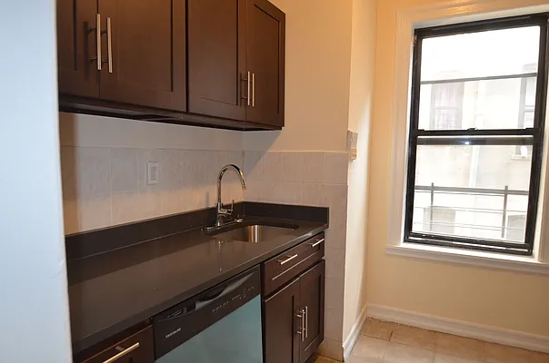 Rented by CITY SKYLINE REALTY INC | media 11